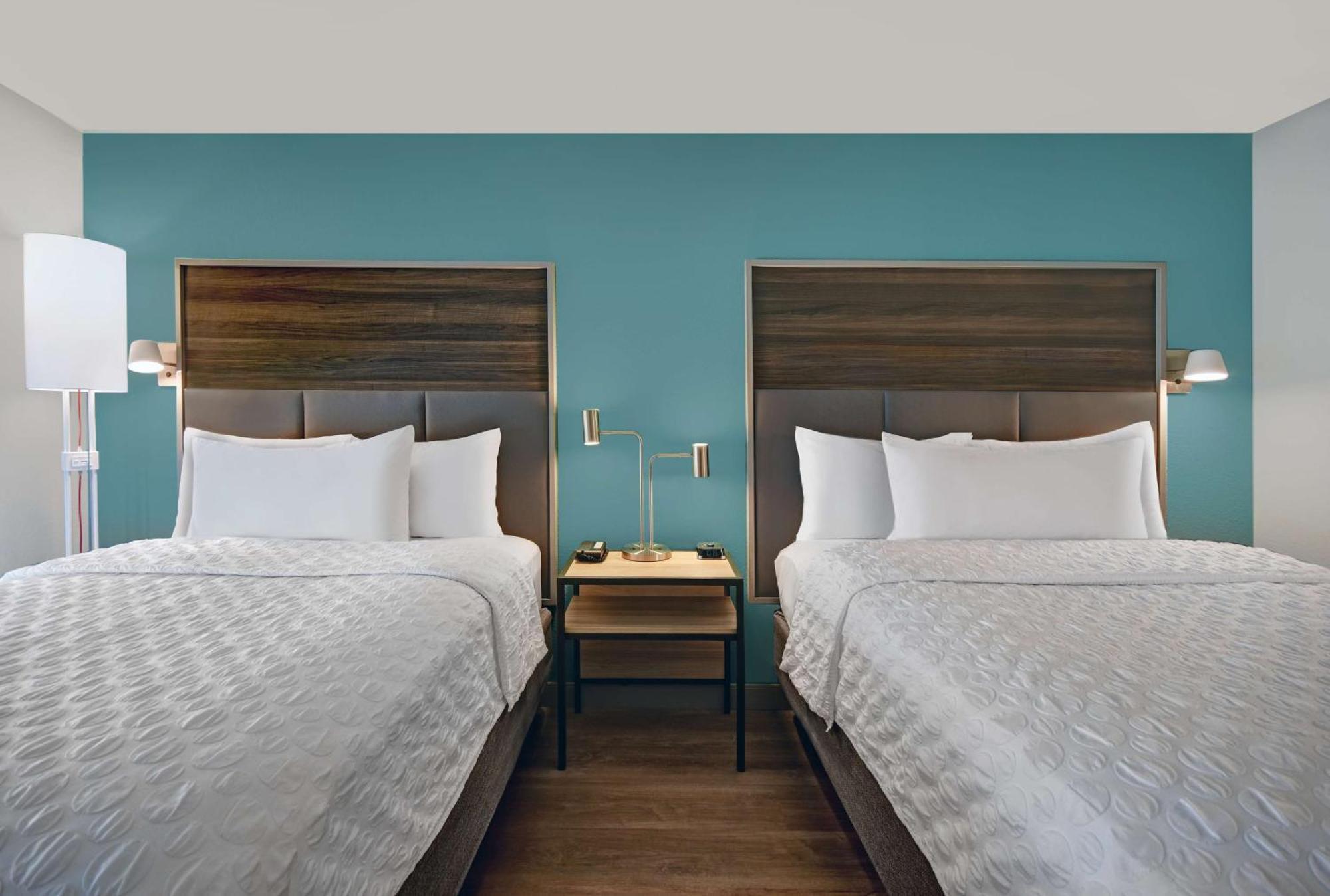 Tru By Hilton Gaylord, Mi Hotel Екстериор снимка
