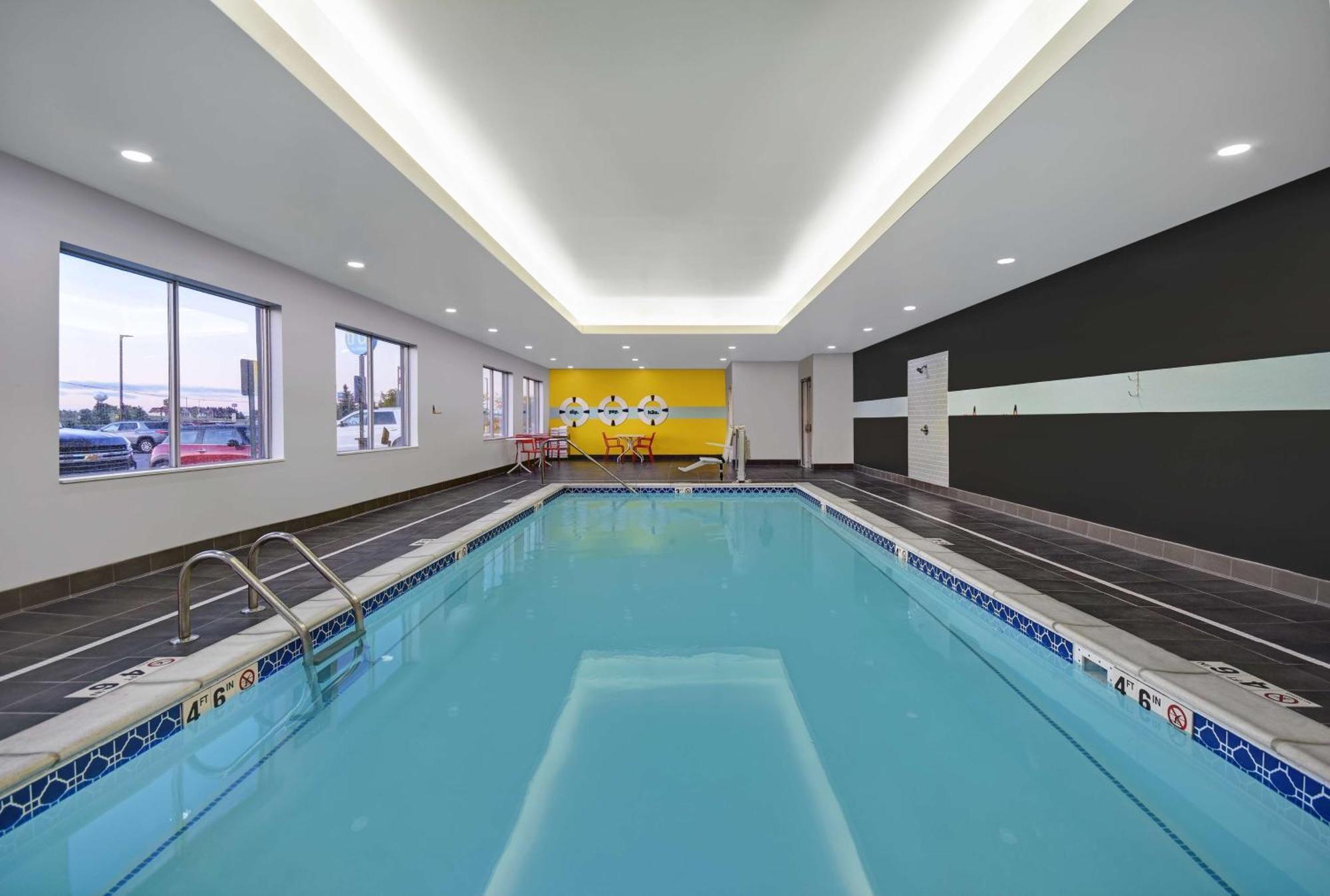Tru By Hilton Gaylord, Mi Hotel Екстериор снимка
