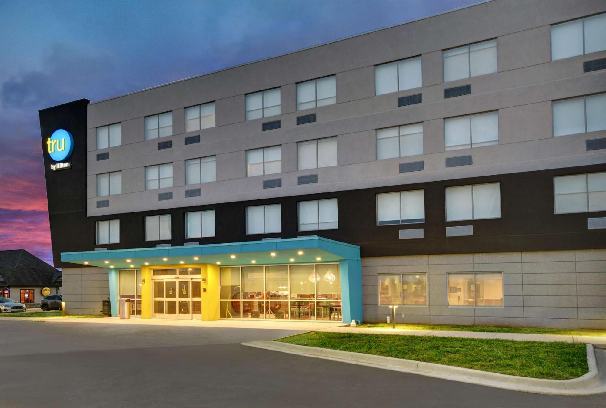 Tru By Hilton Gaylord, Mi Hotel Екстериор снимка
